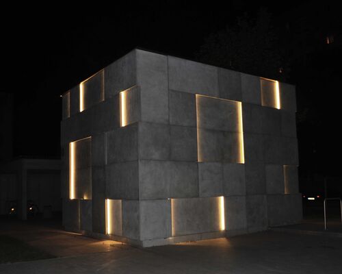 Klinika betonu elewacja betonowa podswietlana instytut audiowizualny nina 67 compressed