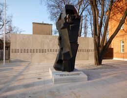 Pomnik zolnierzy poleglych w misjach i operacjach wojskowych poza granicami panstwa realizacja klinika betonu compressed