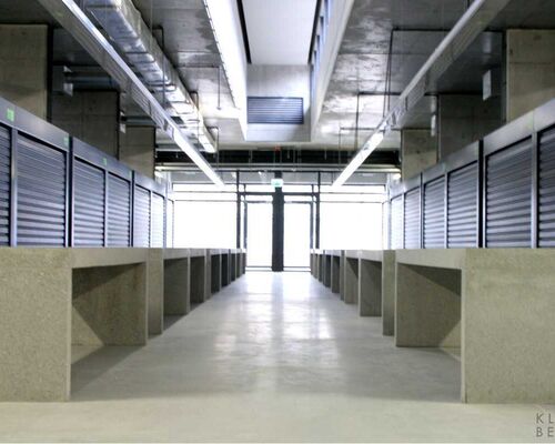 Klinika betonu mala architektura donice i lawki betonowe hala banacha realizacja 6 compressed